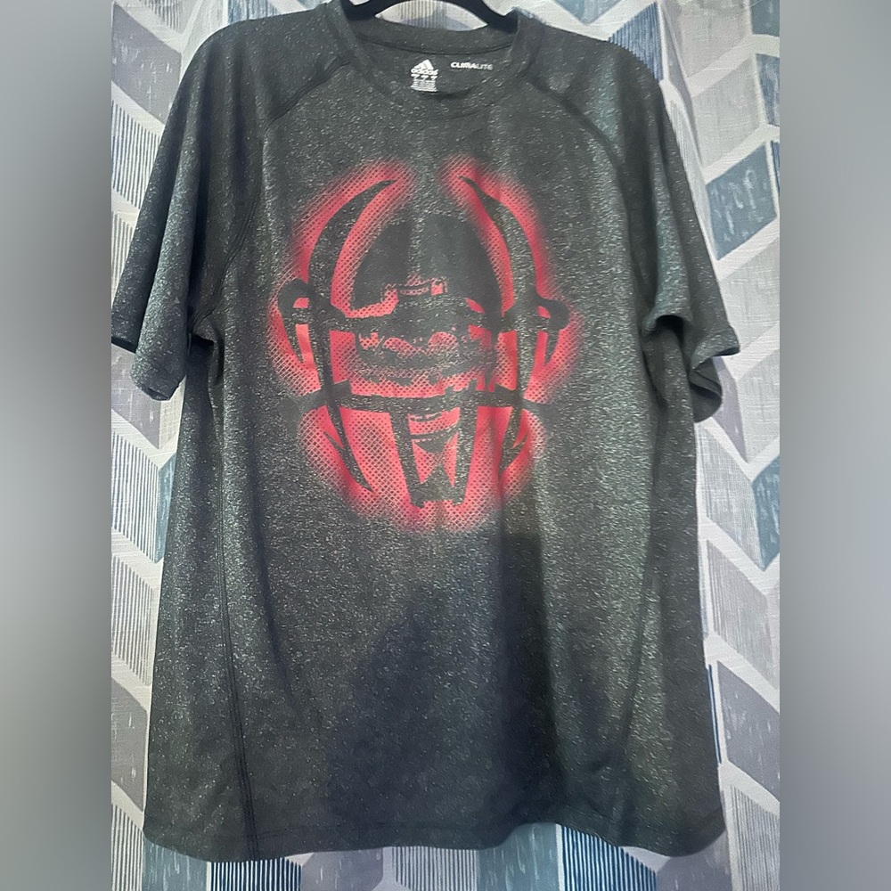 Adidas Men's Black and Red Graphic T-Shirt